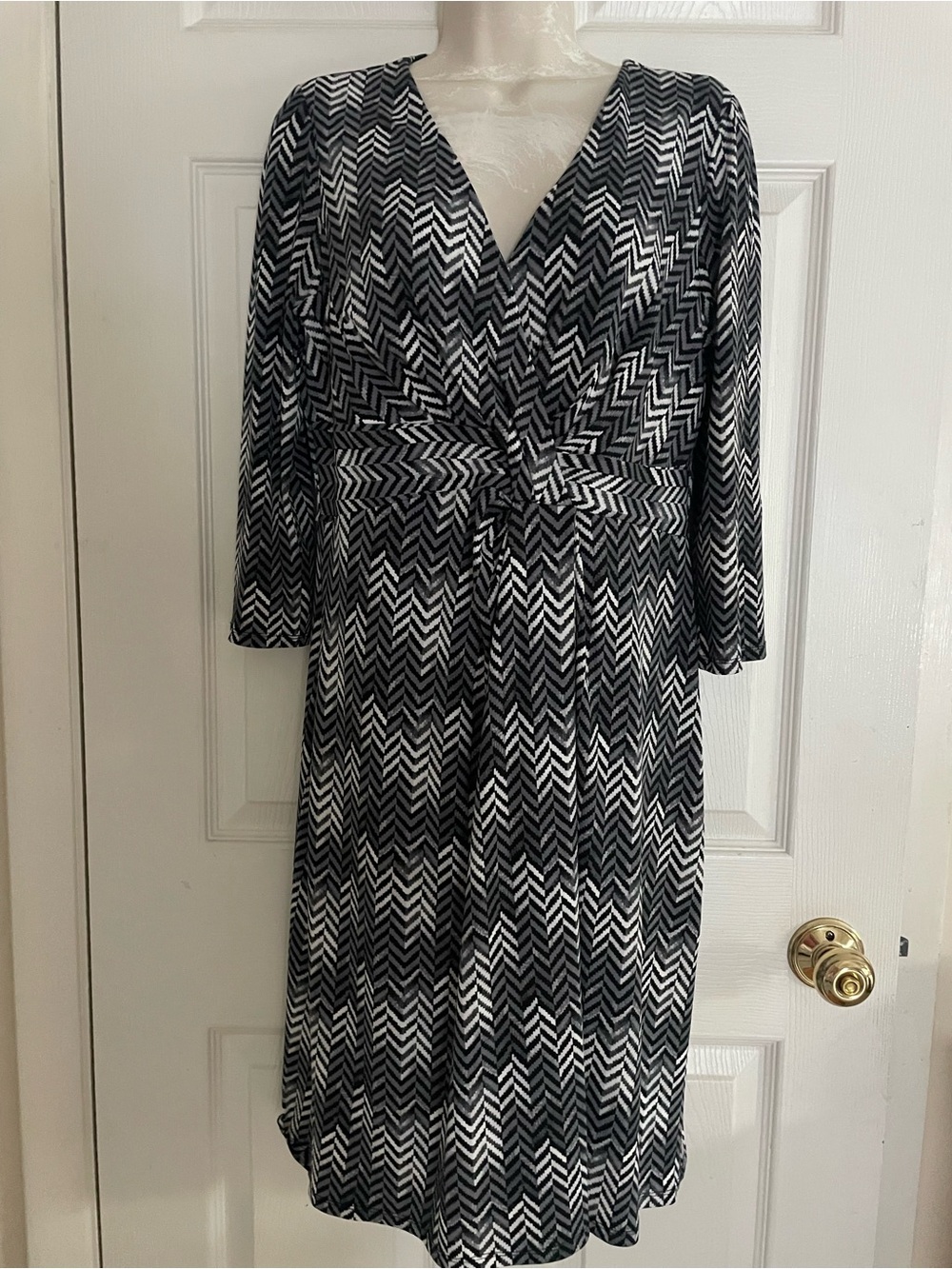 White House Black Market Black and White Chevron V-Neck Long Sleeve  Dress